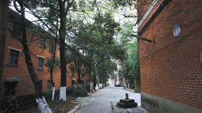 12月12日，418医院家属楼，显得冷清。