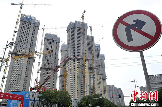资料图：在建楼盘。 <a target='_blank' href='http://www.chinanews.com/'>中新社</a>记者 韦亮 摄