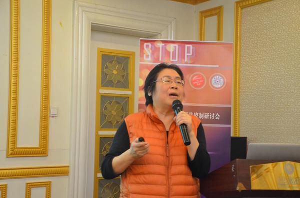 中国疾病预防控制中心控烟办副主任、中国控烟协会副会长姜垣演讲