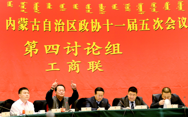 真正的能让那些贫困的农牧民得到扶持，避免‘撒胡椒面’，钱也花了，但是事没做成。”自治区区政协委员郗树森说。