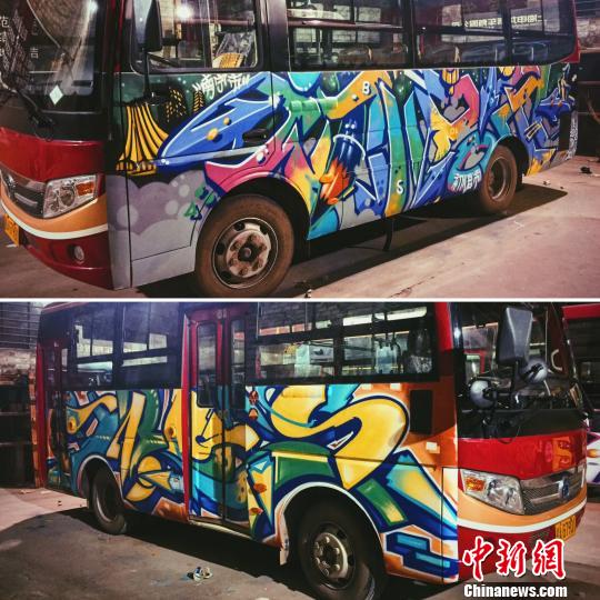 南宁街头的涂鸦公交车 钟欣 摄