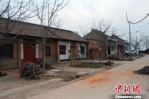 图为滞印54年中国老兵家乡咸阳薛宅南村。　梅镱泷 摄