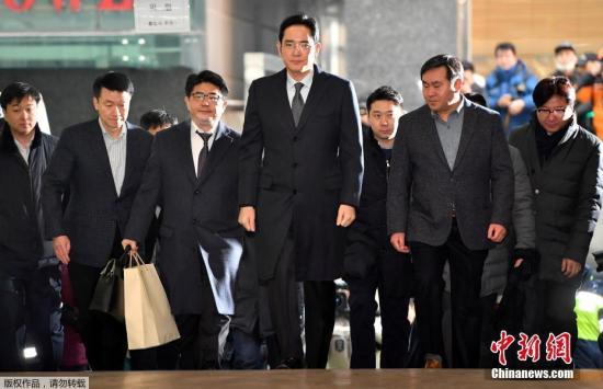 这是独检组自上月16日向法院提请批捕被驳回后，时隔一个月再次传唤李在镕。