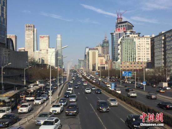 蓝天下的北京。<a target='_blank' href='http://www.chinanews.com/'>中新社</a>记者 崔楠 摄