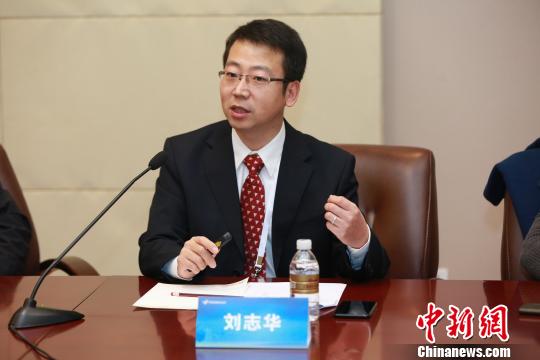 南方医科大学南方医院副教授、广东省医学会感染病学分会委员刘志华当日接受采访时表示，母婴传播是中国消除乙肝的巨大挑战。　芊烨　摄