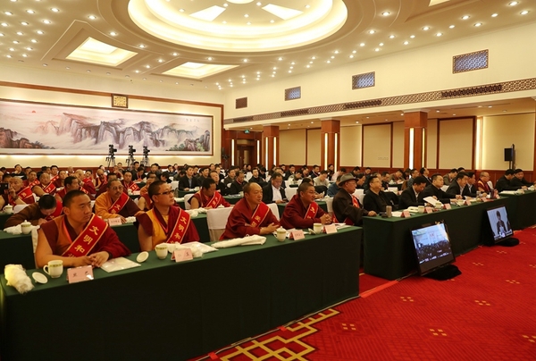 2月21日，全省藏传佛教寺庙分类管理达标升级暨第二批文明和谐寺庙表彰工作会议在蓉举行。