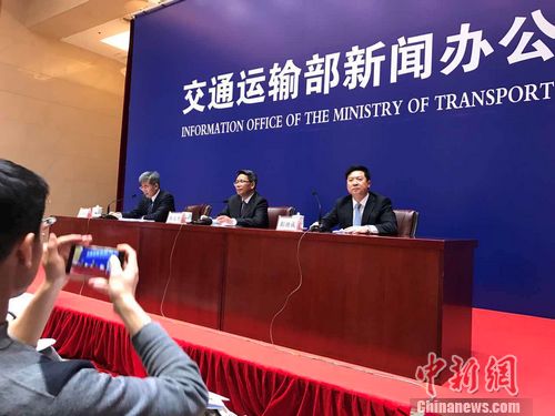 2月28日，交通部和国家旅游局等部门召开发布会介绍《关于促进交通运输与旅游融合发展的若干意见》相关情况。 <a target='_blank' href='http://www.chinanews.com/' >中新网</a> 程春雨