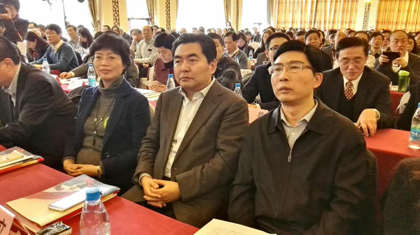 2、与会代表聚精会神“听书记说”。随军　摄影　