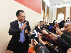 全国政协十二届五次会议新闻发布会举行