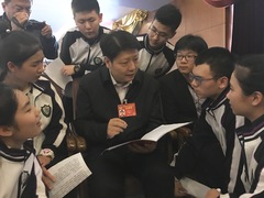 “小委员”模拟政协在行动
