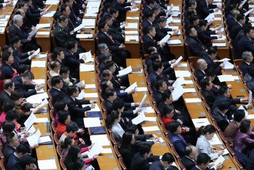 新华社照片，北京，2017年3月3日 
    全国政协十二届五次会议在京开幕
    3月3日，中国人民政治协商会议第十二届全国委员会第五次会议在北京人民大会堂开幕。
    新华社记者 刘卫兵 摄
