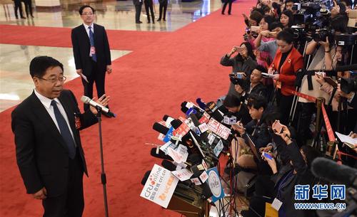 3月3日，中国人民政治协商会议第十二届全国委员会第五次会议在北京人民大会堂开幕。这是教育部部长陈宝生接受采访。 新华社记者 薛玉斌 摄