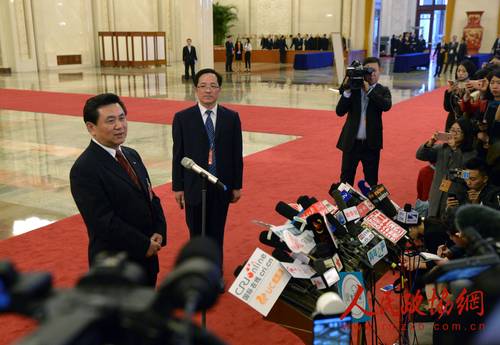 （部长通道）中国民航局局长冯正霖接受采访 本报记者 齐波摄2
