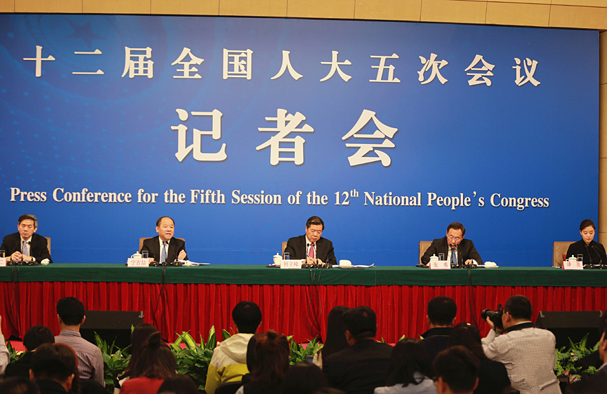 十二届全国人大五次会议发改委负责人就“经济社会发展与宏观调控”答记者问