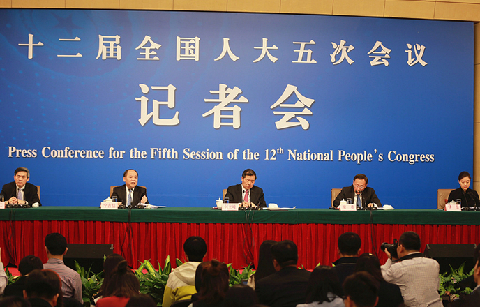 十二届全国人大五次会议发改委负责人就“经济社会发展与宏观调控”答记者问