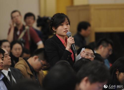 中国日报中国日报网记者提问人民网记者郝勇摄