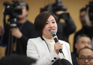 大河报客户端记者提问“政府对创业创新环境营造的进一步规划”