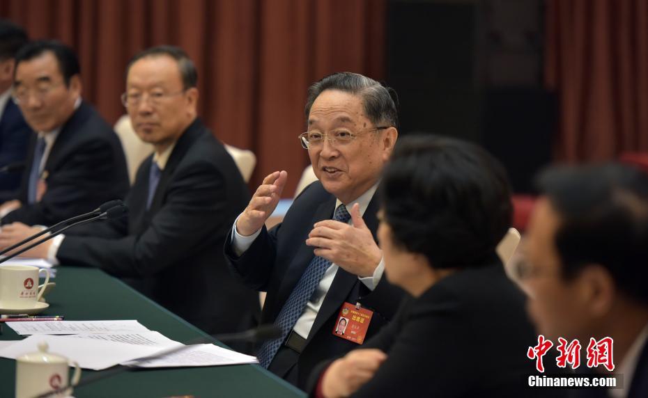 俞正声参加民盟、无党派人士界委员联组会