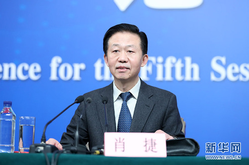　　3月7日，十二届全国人大五次会议举行记者会，邀请财政部部长肖捷、部长助理戴柏华就“财政工作和财税改革”的相关问题回答中外记者的提问。图为财政部部长肖捷。