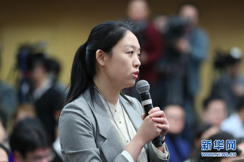 图为中国日报记者提问