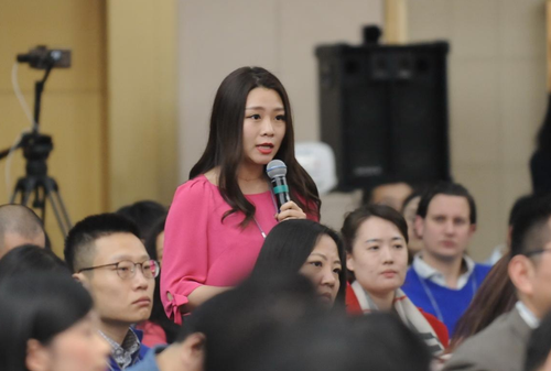 法制晚报记者提问
