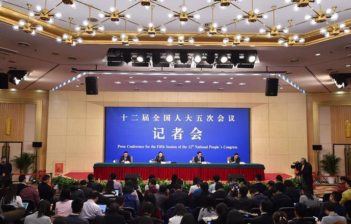 十二届全国人大五次会议财政部负责人就“财政工作和财税改革”答记者问