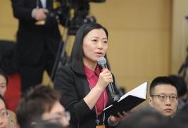央视记者提问“改善农业农村环境污染”