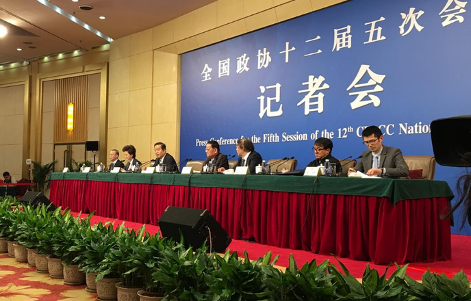 全国政协十二届五次会议记者会“政协委员谈坚定文化自信讲好中国故事”