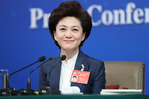 图为全国政协委员海霞。_副本