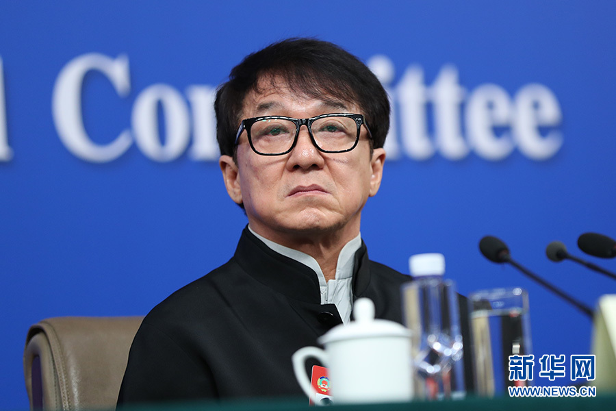 成龙：有压力才能让中国电影“走出去”