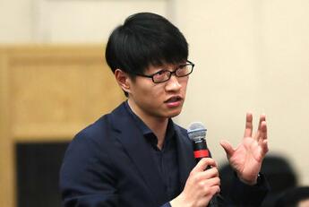 中国国际广播电台记者提问“评估扶贫开发成效”