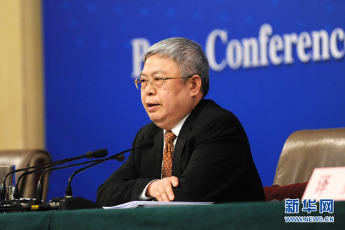 图为刘永富回答记者提问