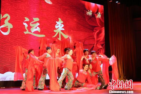 “陇原妹”表演节目。　钟欣 摄