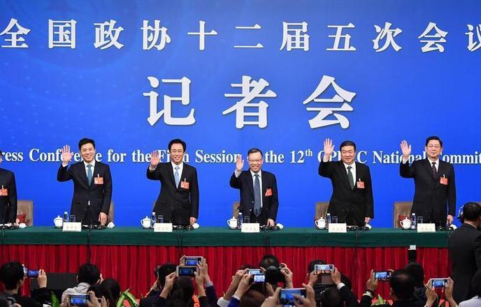 全国政协十二届五次会议记者会“政协委员谈惠民生”