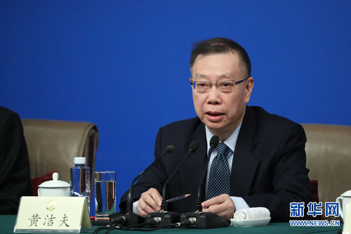 图为全国政协常委、教科文卫体委员会副主任，原卫生部副部长黄洁夫。