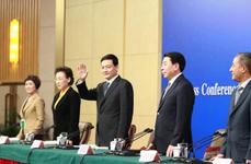 记者会国资委负责人就“国企改革”答记者问会场全景