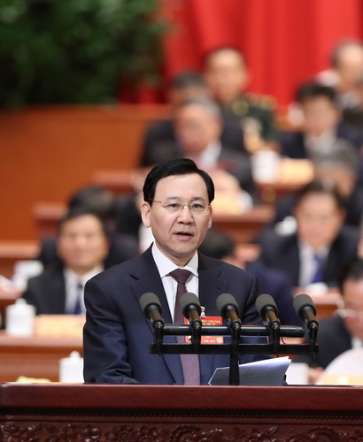 李守镇委员代表全国总工会作《建设高素质产业工人队伍 打造更多“大国工匠”》的发言