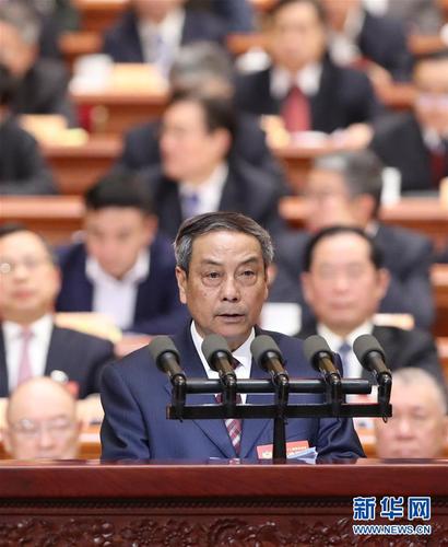 3月9日，全国政协十二届五次会议在北京人民大会堂举行第二次全体会议。这是陈锡文委员作《深入推进农业供给侧结构性改革着力提升农业综合效益和农产品竞争力》的发言。 新华社记者 刘卫兵 摄