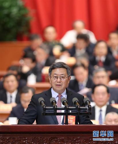 3月9日，全国政协十二届五次会议在北京人民大会堂举行第二次全体会议。这是迟福林委员作《供给侧结构性改革重在处理好政府与市场关系》的发言。新华社记者 刘卫兵 摄
