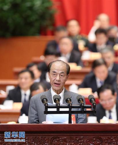 3月9日，全国政协十二届五次会议在北京人民大会堂举行第二次全体会议。这是张泓铭委员作《楼市调控需要对冲异常波动的自动调节机制同综合施策形成合力》的发言。 　新华社记者 张铎 摄