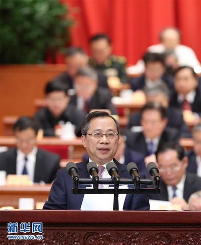3月9日，全国政协十二届五次会议在北京人民大会堂举行第二次全体会议。这是郑惠强委员代表民盟中央作《振兴实体经济 打造制造强国》的发言。　 新华社记者 张铎 摄