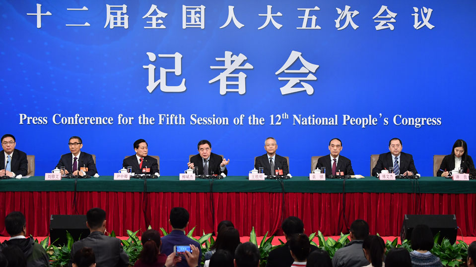 中外记者会现场