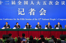 中外记者会现场