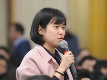 周小川：鼓励中企“走出去” 境外资本流动总体健康