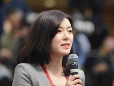 中央电视台记者提问“人民币汇率浮动”