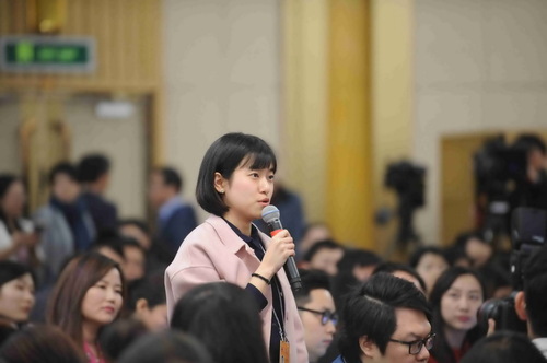 金融时报记者提问。