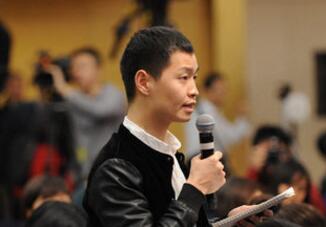 澎湃新闻记者提问“打击假冒伪劣产品”