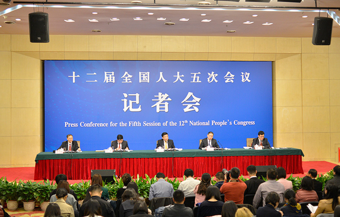 十二届全国人大五次会议工信部负责人就“推进实施‘中国制造2025’”答记者问
