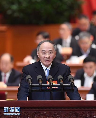 3月11日，全国政协十二届五次会议在北京人民大会堂举行第四次全体会议。这是黄方毅委员作《从黄炎培与毛泽东“周期率”对话说起》的发言。新华社记者 张铎 摄
