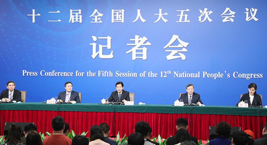 十二届全国人大五次会议商务部负责人就“改革开放调结构 创新驱动促发展”答记者问